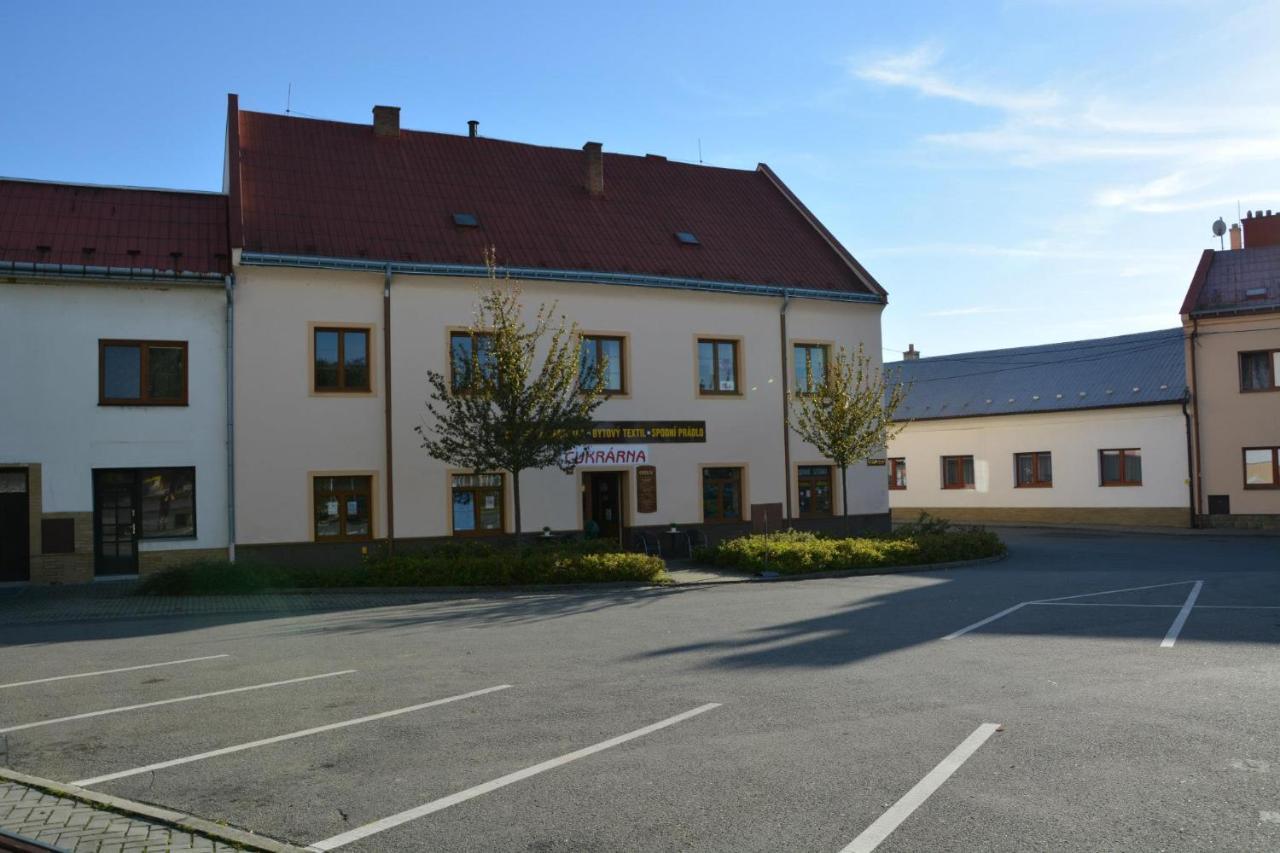 Retro Vila Guest House Slušovice Exterior foto
